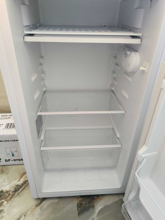 Mini frigider, utilizat 2 ani