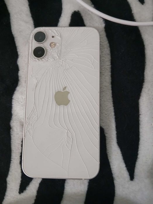 iPhone 12 mini със подарък калъф