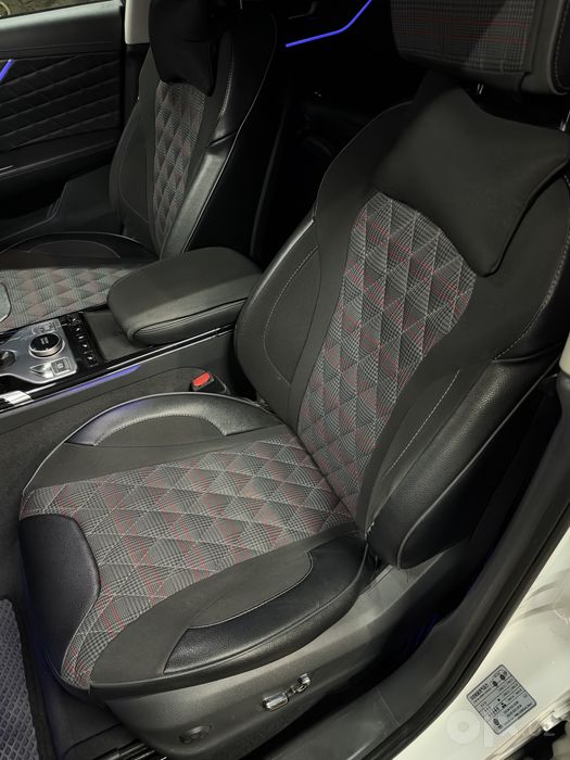 Hongqi hs5