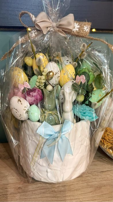 Coș de Paște cu flori din ceară