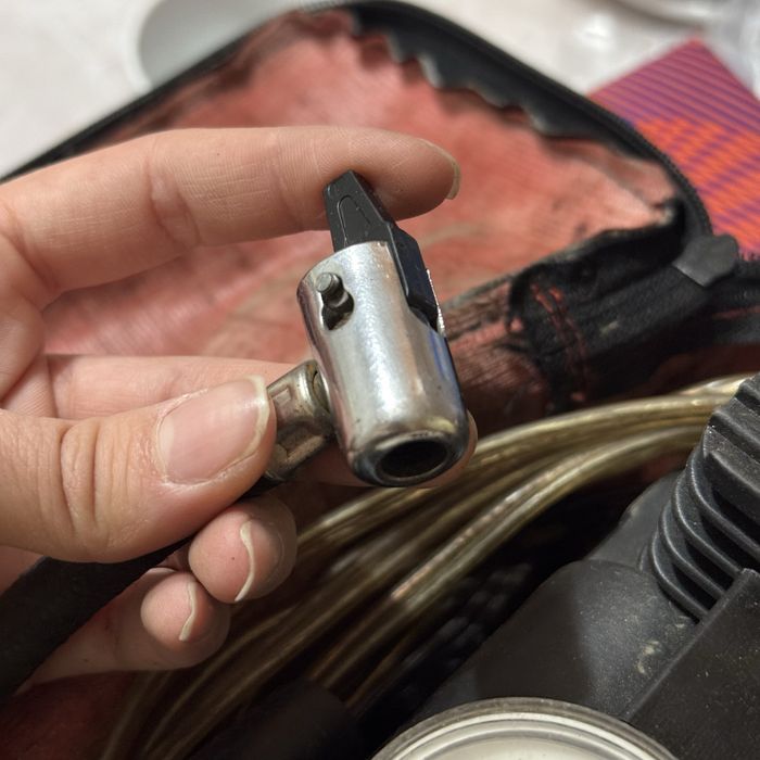 Автомобильный компрессор - насос для шин