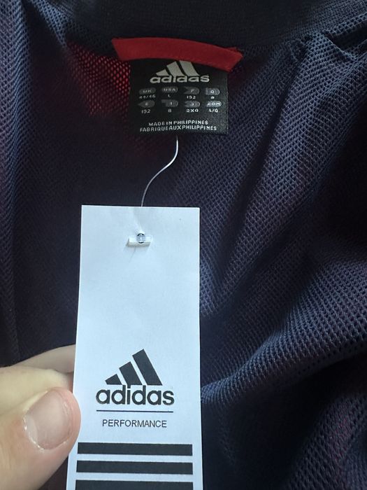 Оригилна ветровка на Адидас