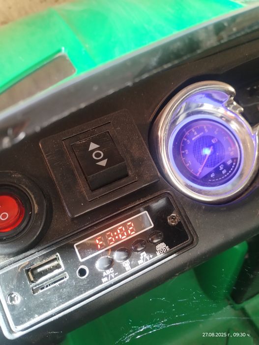 Детска електрическа кола