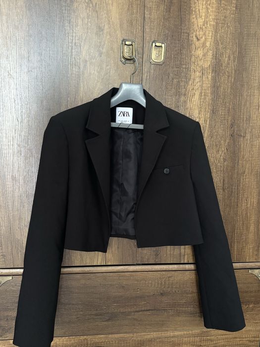 продам пиджак ZARA в идеальном состояние