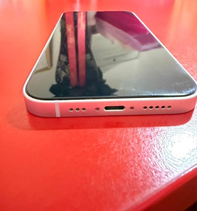 Iphone 14 utilizat, în stare bună.
