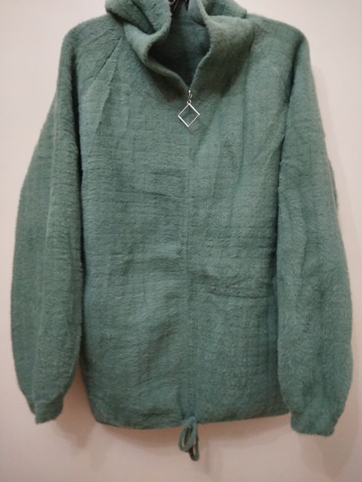 Продается новая кофта ,на молнии . Разм 50-52