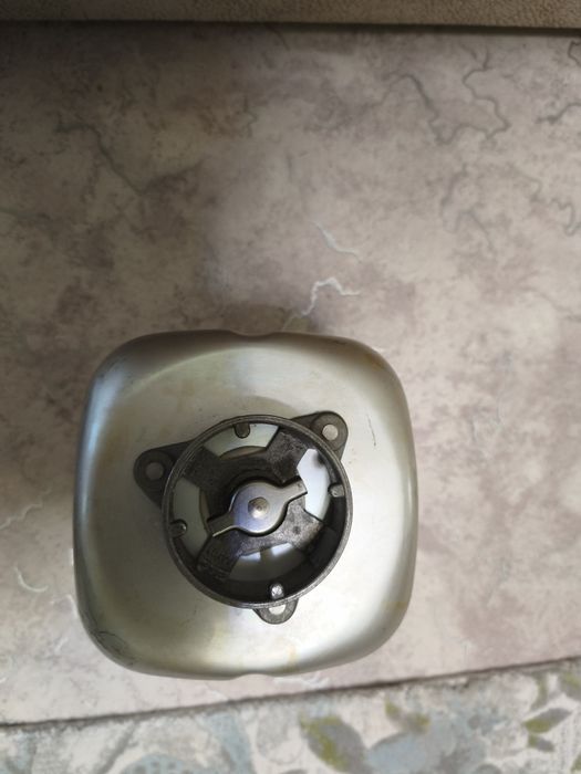 Продам хлебопечка Redmond