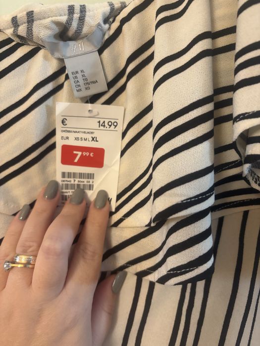 Bluza h&m noua pe umar