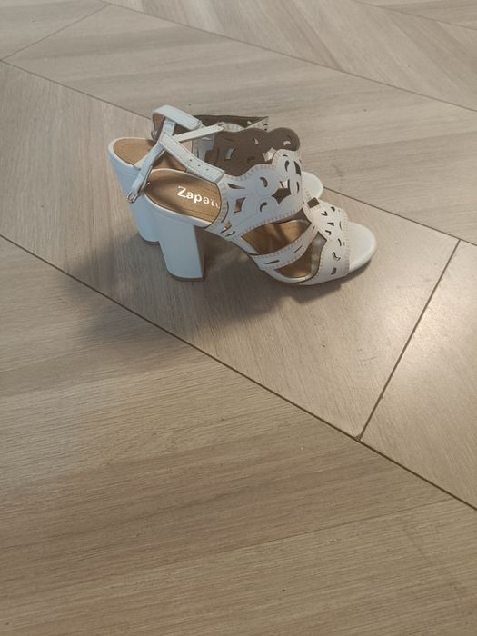 Дамски бели сандали 36и37