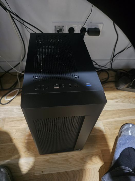 Спешна продажба компютър i5-11400f, 16gb ram, rx 580 8gb