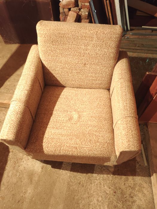 Продавам два броя Фотьойли.