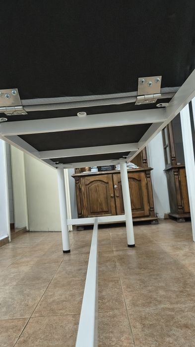 Продавам професионално масажно / естетично легло, 2 зони, черно.