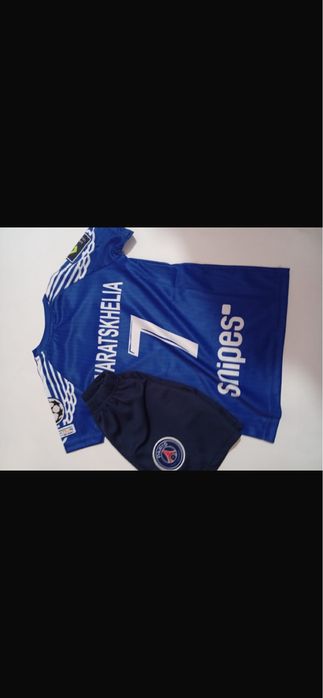 Se vând echipamente sportive