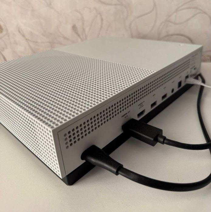 Игровая приставка Xbox one S