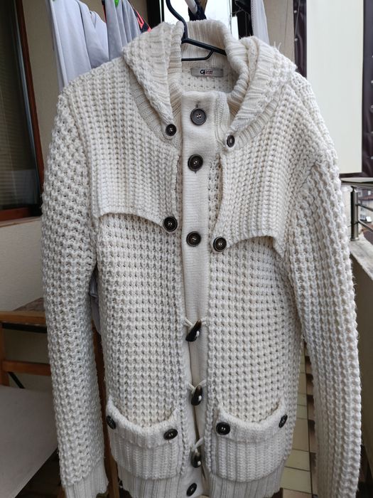 Жилетка с качулка плетена Gaudi