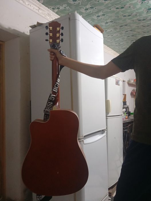 Гитара сатылады бахасы келисимли