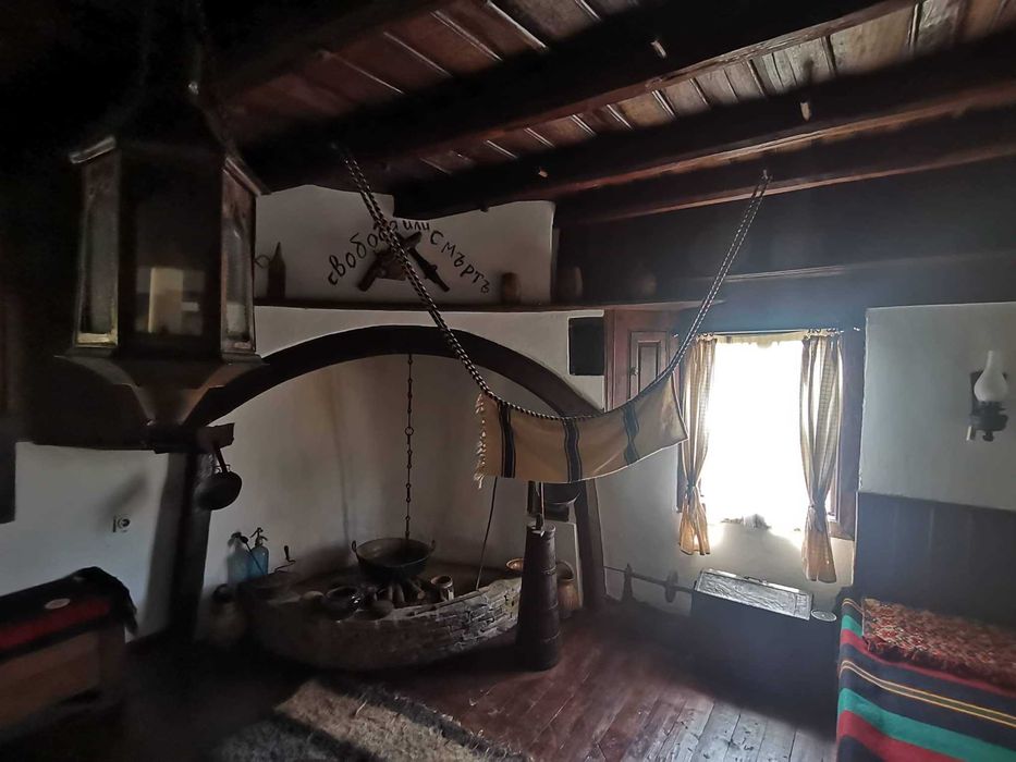 Реставрирана къща в с. Орловци до резерват Боженци