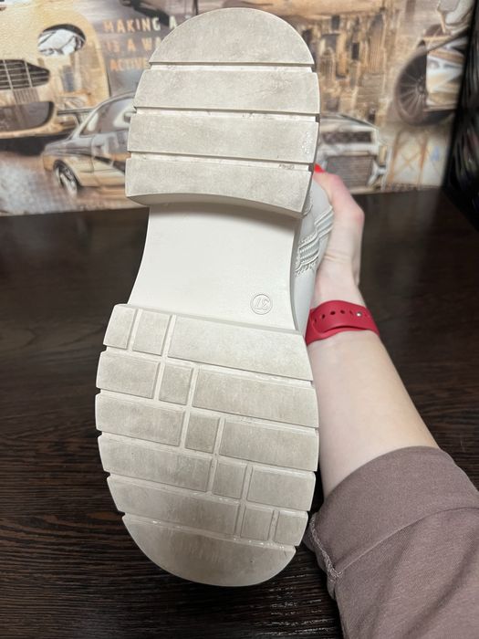 Продам женские зимние ботинки