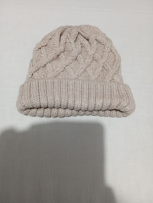 Căciulă dama bej tricotată