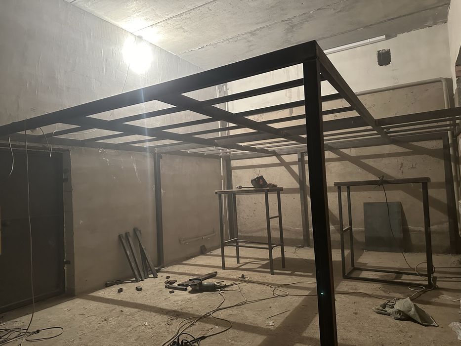 Антресольный этаж,сварщик