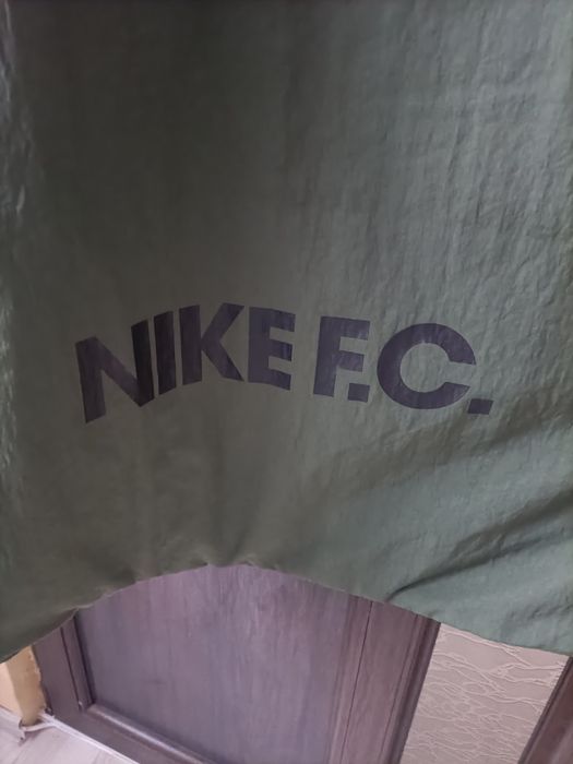 Vând geacă lungă Nike