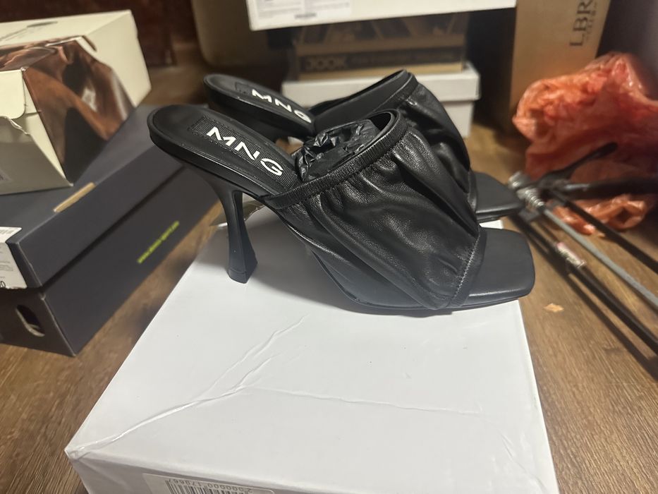 Продам новые шлепки Mango на каблуках