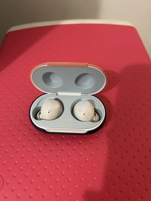 Наушники Samsung Galaxy Buds б/у