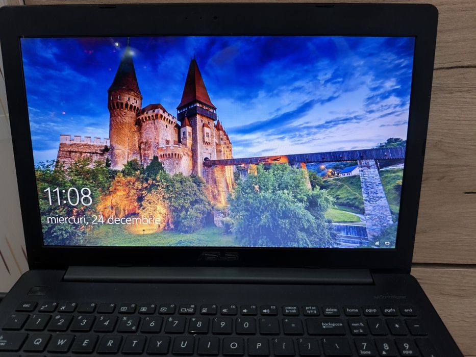 Vand laptop Asus
