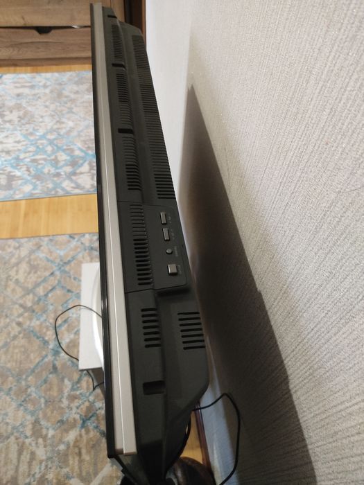 Телевизор Sharp 37 диагональ (94см) + TV приставка Mi Box 4K в идеале