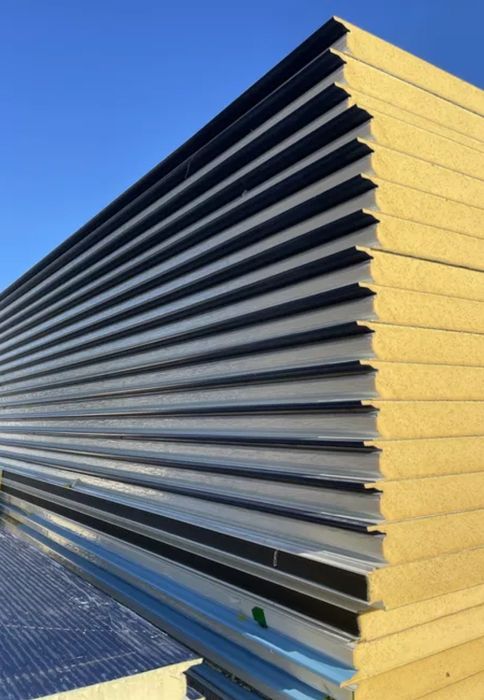 Vindem din stoc panouri Sandwich cu spumă sau vata