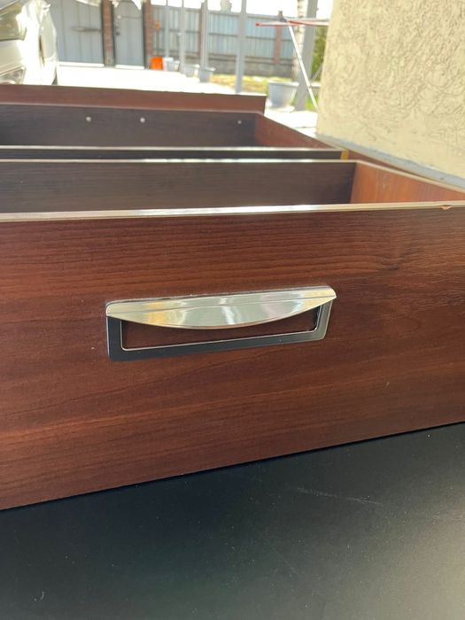 Продам кровать с матрасом торг есть