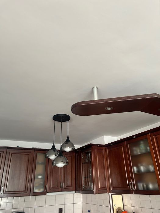 Кухня масив цвят орех