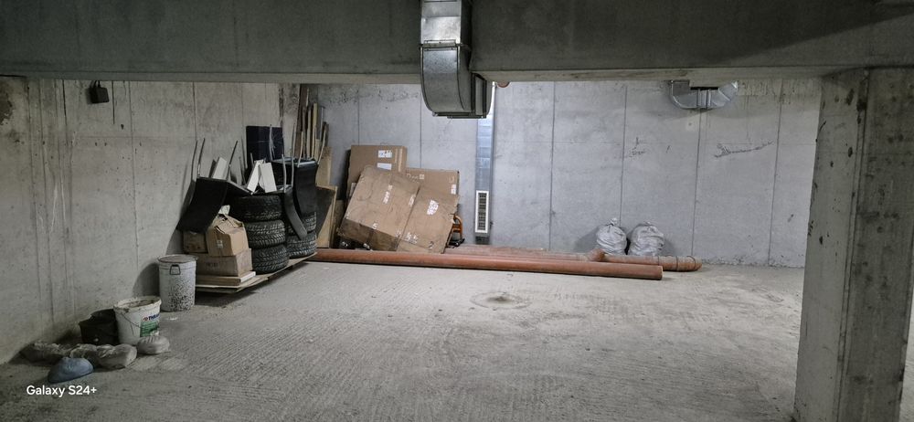 Продава се под земни паркоместа