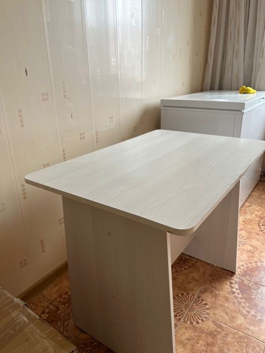 Срочно продам стол со стульями