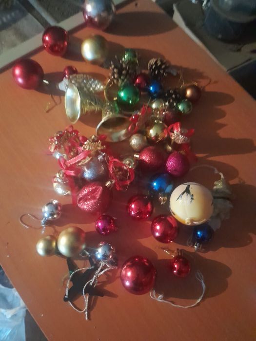 продам пушистую елку 130 см