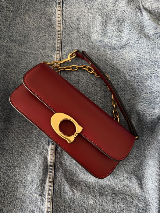 Дамска червена чанта Coach