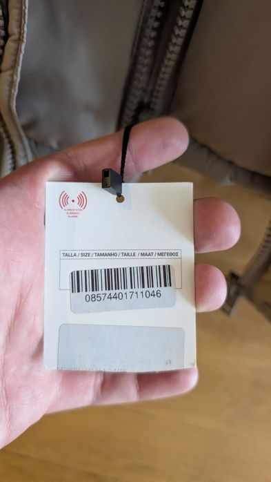 Продавам два нови елека Zara L & XL