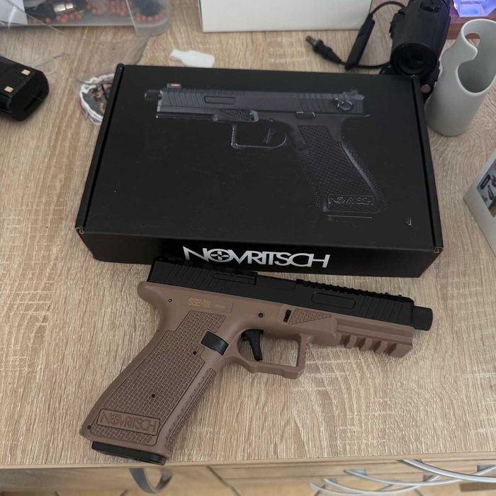 Pistol Novritsch SSE18 Gen2 + toc și platformă coapsă
