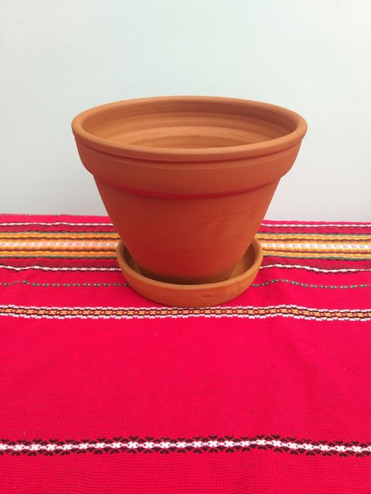 Ръчно изработени саксии