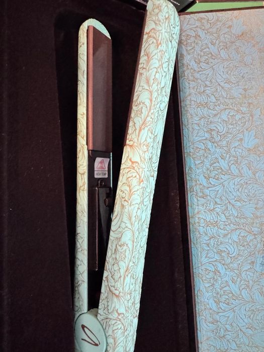 Placa de indreptat parul fatete 100 ceramice Neagra Aria Beauty