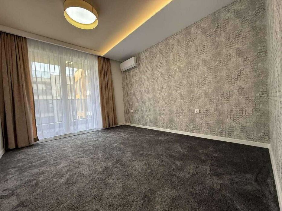 Продава се Тристаен апартамент в Пловдив, Остромила - 96 кв.м за 1221 €/кв.м - Снимка #3