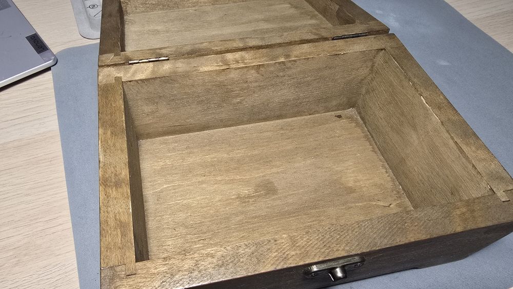 Продам деревянную шкатулку