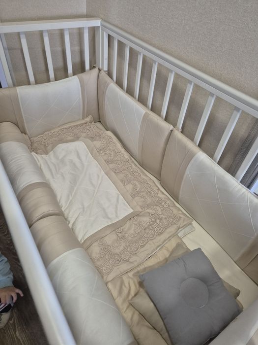 Продам манеж почти новый