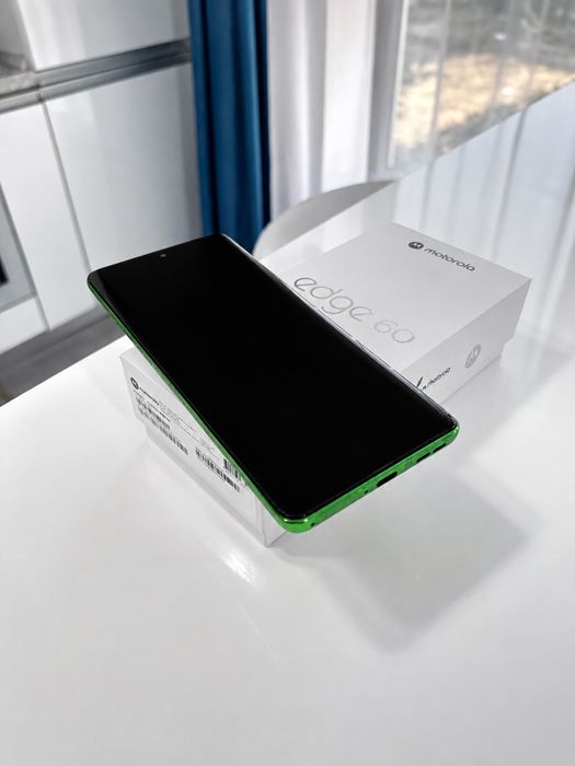 Motorola Edge 60 5G, 12GB RAM, 512GB, Pantone Shamrock Green – impecabil”