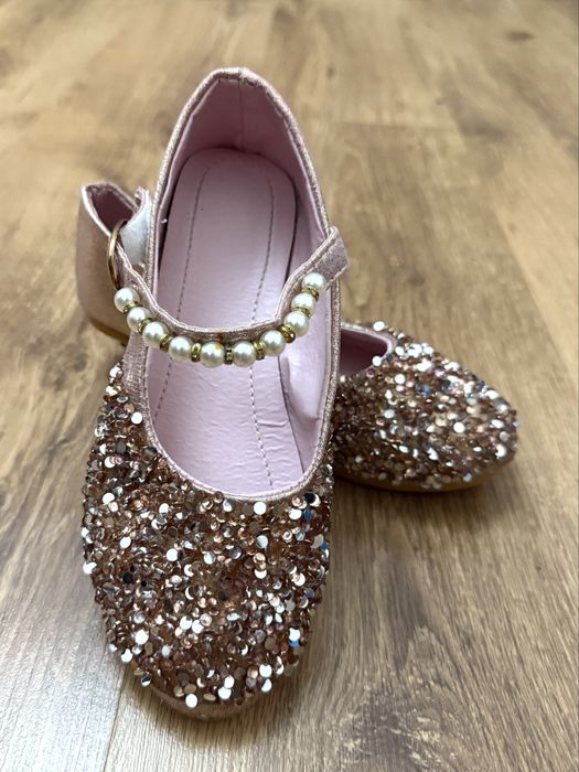 Туфли нежные для девочек