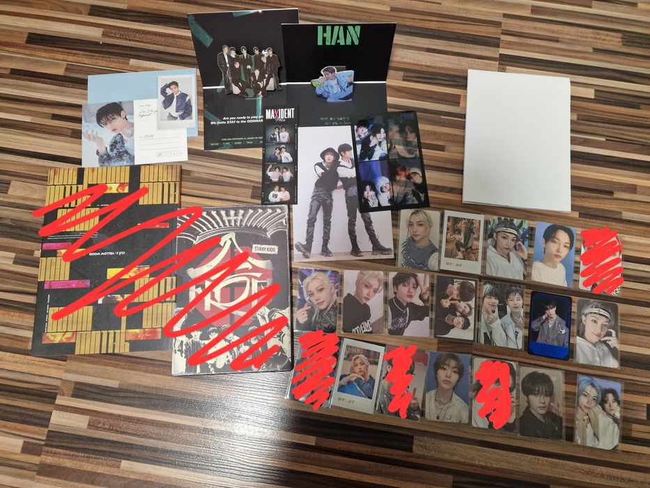 Stray kids photocards