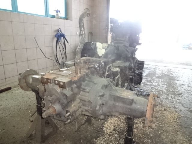 Dezmembrez tractoare Fendt 210