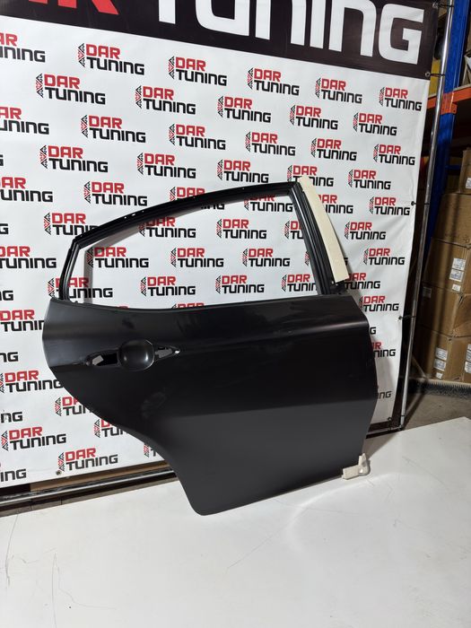 Задний правый дверь Camry 80