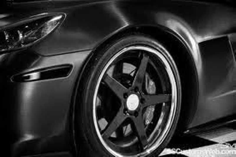 Автомобилно Фолио Драскан Алуминий Черно - 1.52см х 1 метър.