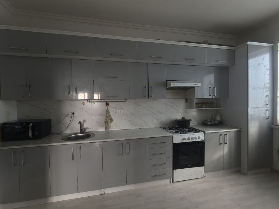 Кухонный мебель в хорошем состоянии